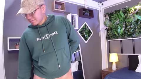 Snapshot of alex__montesco chatting on March 2025 03:29:01 PM Alex online show from March 2025 03:29:01 PM