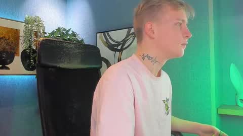 your Alex online show from November 2025 06:52:01 AM