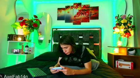 Snapshot of alex_and_fabian chatting on February 2025 07:09:01 PM sneider online show from February 2025 07:09:01 PM