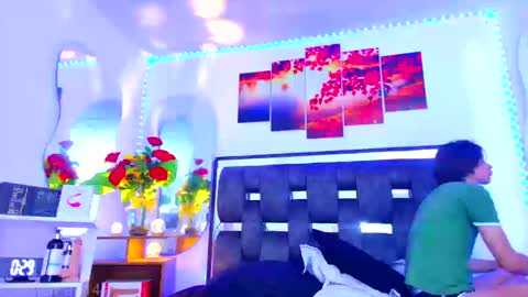 Snapshot of alex_and_fabian chatting on September 2025 07:58:02 PM sneider online show from September 2025 07:58:02 PM