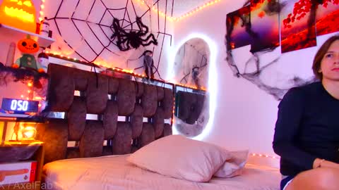 Snapshot of alex_and_fabian chatting on October 2025 08:53:02 PM sneider online show from October 2025 08:53:02 PM