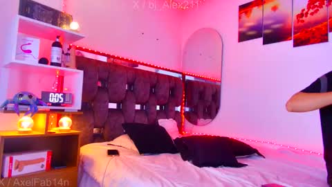 Snapshot of alex_and_fabian chatting on November 2025 08:40:02 PM sneider online show from November 2025 08:40:02 PM