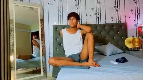 Snapshot of alex_bloom_ chatting on May 2026 07:54:02 PM Alexander online show from May 2026 07:54:02 PM