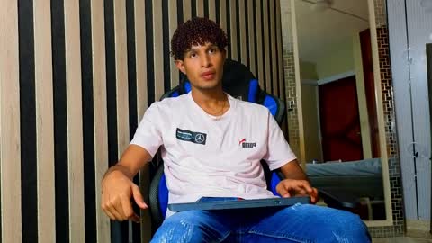 Snapshot of alex_bloom_ chatting on May 2026 07:33:02 PM Alexander online show from May 2026 07:33:02 PM