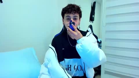 Residente0xxx online show from January 2025 01:01:01 AM