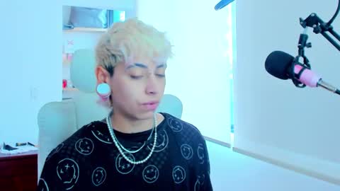 Residente0xxx online show from November 2025 07:16:02 PM