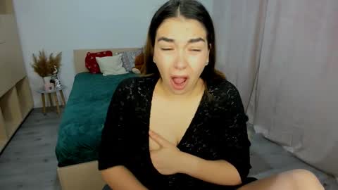 Snapshot of alexa_dolly chatting on December 2025 06:33:02 AM Alexa online show from December 2025 06:33:02 AM