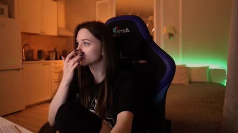 Snapshot of alexa_feels chatting on December 2024 11:19:01 PM Little Duck homie online show from December 2024 11:19:01 PM