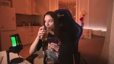 Snapshot of alexa_feels chatting on December 2024 10:58:02 PM Little Duck homie online show from December 2024 10:58:02 PM