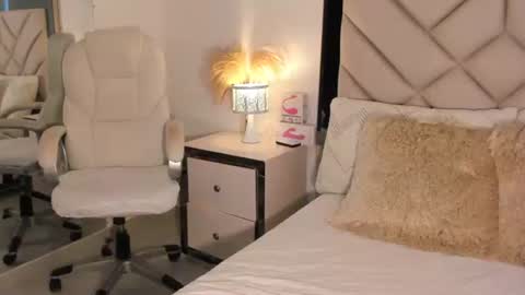 alexa_tobar online show from April 2026 07:12:02 PM