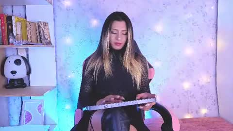 alexaavandercloude online show from July 2026 10:13:01 PM