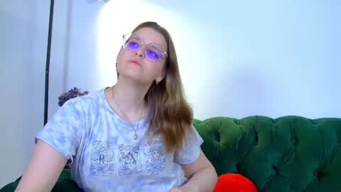 Snapshot of alexaavery chatting on June 2026 06:44:01 AM AlexaAvery online show from June 2026 06:44:01 AM