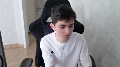 Snapshot of alexander_18_xxl chatting on April 2026 08:33:02 AM Alexander online show from April 2026 08:33:02 AM