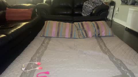 Snapshot of alexandjohntv chatting on January 2025 01:31:02 AM Alex John online show from January 2025 01:31:02 AM