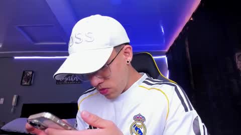 alexgiraldo__ online show from November 2025 02:38:02 PM