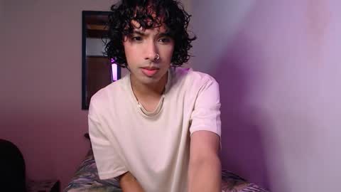 Snapshot of alexis21_ chatting on October 2025 04:02:01 AM Alexis online show from October 2025 04:02:01 AM