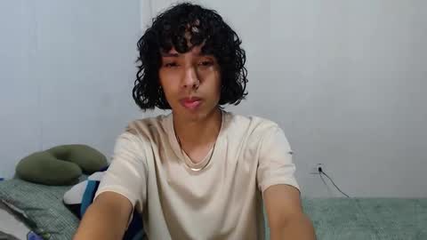 Snapshot of alexis21_ chatting on November 2025 08:22:01 PM Alexis online show from November 2025 08:22:01 PM