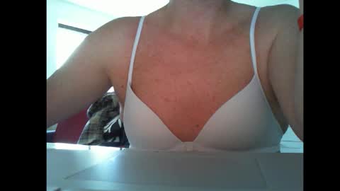 Alexia online show from October 2025 03:20:02 PM