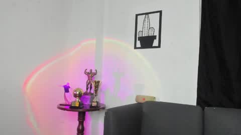 Snapshot of alexroyce_ chatting on May 2026 12:50:01 AM ALEX ROYCE online show from May 2026 12:50:01 AM