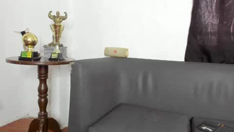 Snapshot of alexroyce_ chatting on May 2026 12:01:01 PM ALEX ROYCE online show from May 2026 12:01:01 PM