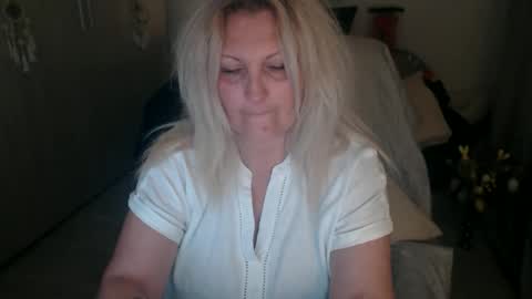 Jhoa online show from April 2026 09:48:01 PM