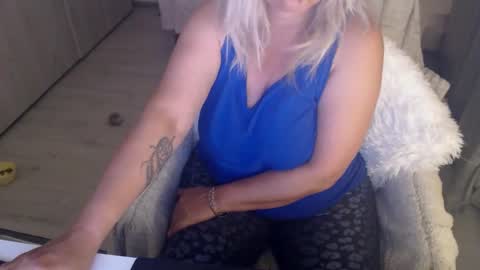Jhoa online show from May 2026 07:00:01 PM