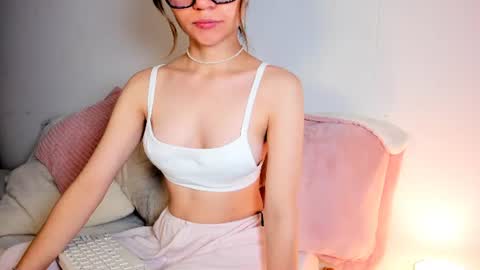Snapshot of ali_elly chatting on June 2026 06:22:02 AM Hailey online show from June 2026 06:22:02 AM