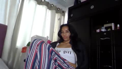 Snapshot of alia054 chatting on December 2024 03:36:01 PM Alia online show from December 2024 03:36:01 PM