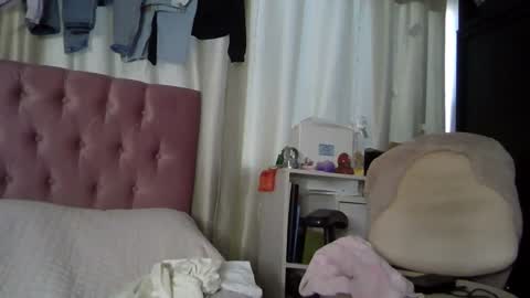 Snapshot of alia054 chatting on December 2024 12:38:01 PM Alia online show from December 2024 12:38:01 PM