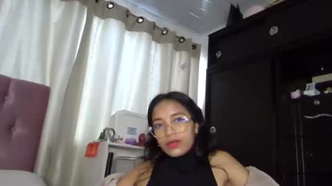 Snapshot of alia054 chatting on December 2024 03:32:01 PM Alia online show from December 2024 03:32:01 PM