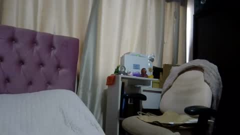 Snapshot of alia054 chatting on December 2024 01:02:02 PM Alia online show from December 2024 01:02:02 PM