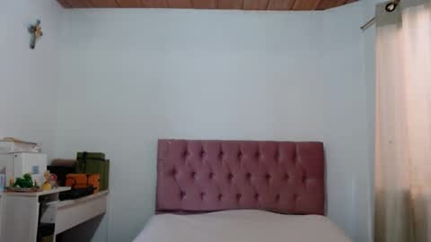 Snapshot of alia054 chatting on September 2025 12:05:01 PM Alia online show from September 2025 12:05:01 PM