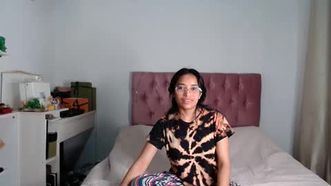 Snapshot of alia054 chatting on October 2025 12:19:02 AM Alia online show from October 2025 12:19:02 AM