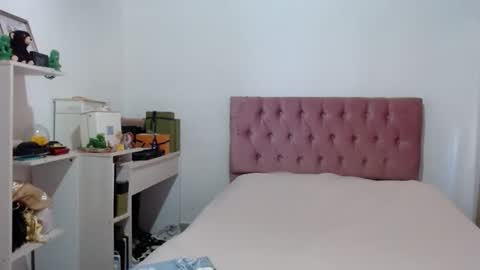 Snapshot of alia054 chatting on October 2025 12:16:01 PM Alia online show from October 2025 12:16:01 PM