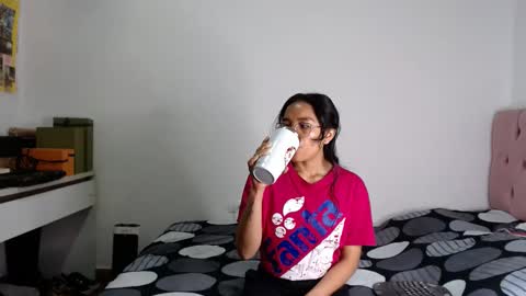 Snapshot of alia054 chatting on November 2025 01:11:01 PM Alia online show from November 2025 01:11:01 PM