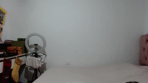 Snapshot of alia054 chatting on December 2025 12:21:02 PM Alia online show from December 2025 12:21:02 PM