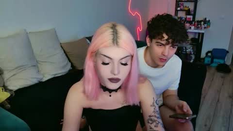 Snapshot of alice118james chatting on September 2025 06:07:01 PM alice and james online show from September 2025 06:07:01 PM