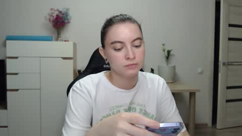 Alice online show from November 2025 08:00:01 PM