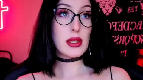 Snapshot of alice___mistress chatting on May 2026 11:44:02 PM Miss Alice online show from May 2026 11:44:02 PM