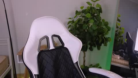 Snapshot of alice__grace_ chatting on January 2025 09:41:01 PM your Alice online show from January 2025 09:41:01 PM