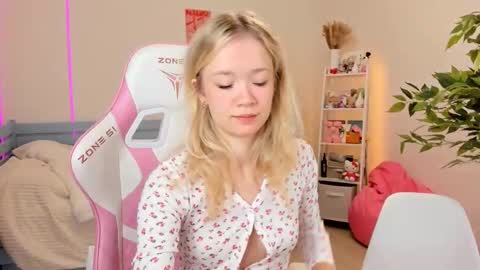 Snapshot of alice_forfun chatting on October 2025 05:20:02 AM Alichery online show from October 2025 05:20:02 AM