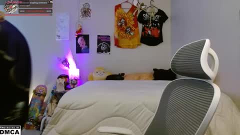 Alice Hatchette online show from November 2025 07:03:03 PM