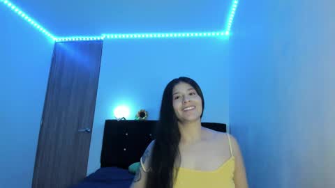 Snapshot of alice_martinez_ chatting on February 2025 03:39:02 AM alice and amber online show from February 2025 03:39:02 AM