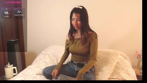 Snapshot of alice_middle01 chatting on November 2025 03:54:02 PM Alice online show from November 2025 03:54:02 PM