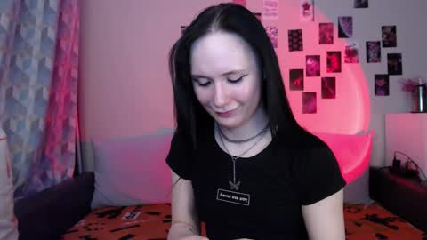 Snapshot of alice_perrez chatting on February 2025 12:06:02 PM Alice and Mike online show from February 2025 12:06:02 PM