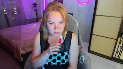 Snapshot of alice_sex_intellect chatting on September 2025 02:52:01 PM Alice online show from September 2025 02:52:01 PM