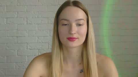 Snapshot of alice_sweet_01 chatting on October 2025 01:12:01 PM Alice online show from October 2025 01:12:01 PM