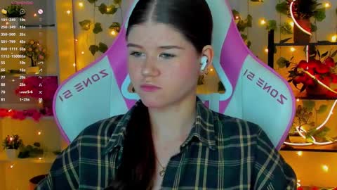 Snapshot of alice_tails chatting on November 2025 11:14:01 AM Alice online show from November 2025 11:14:01 AM