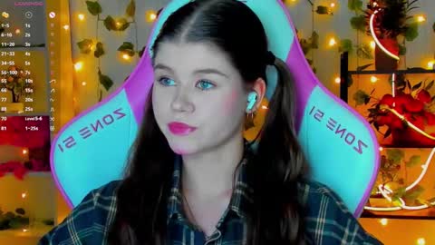 Snapshot of alice_tails chatting on November 2025 05:34:02 PM Alice online show from November 2025 05:34:02 PM