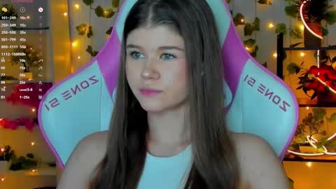 Snapshot of alice_tails chatting on November 2025 02:28:02 PM Alice online show from November 2025 02:28:02 PM